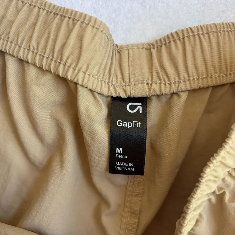 Gap Fit Nylon Pull On Short Women's MP Camel Tan Pockets Walk Camp Hike Comfort